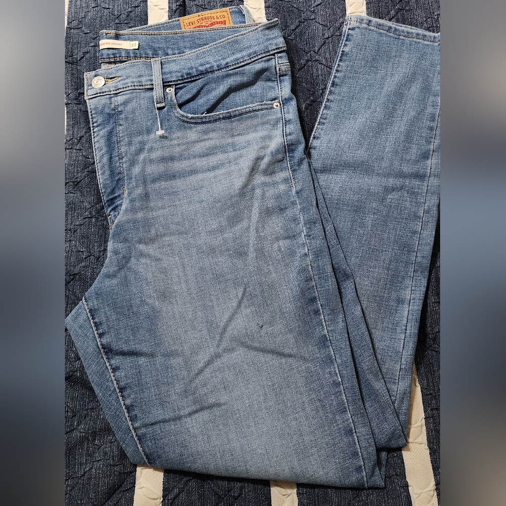 311 Levi's Shaping Skinny Jeans for Woman